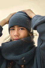 Knitted endless scarf