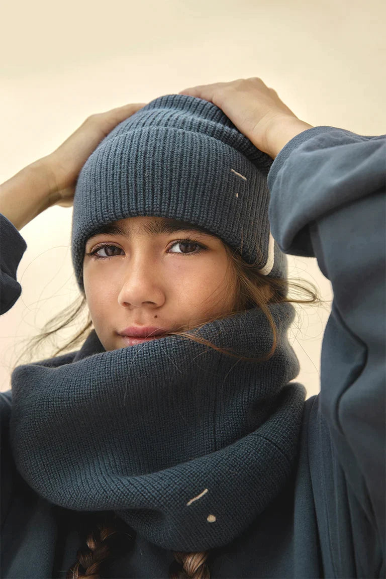 Knitted endless scarf