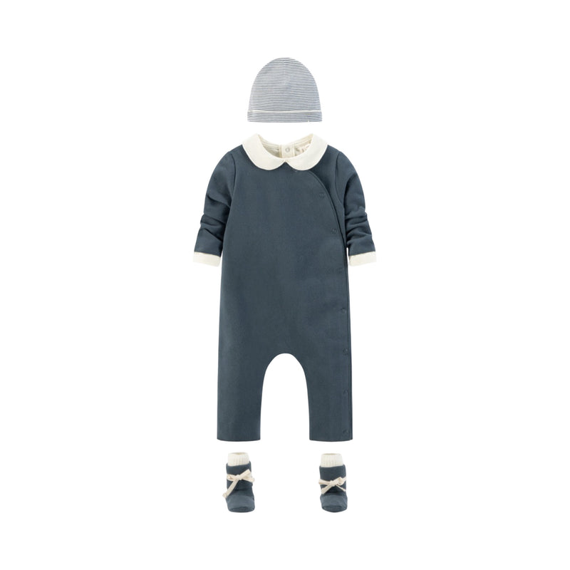 Baby suit with snaps