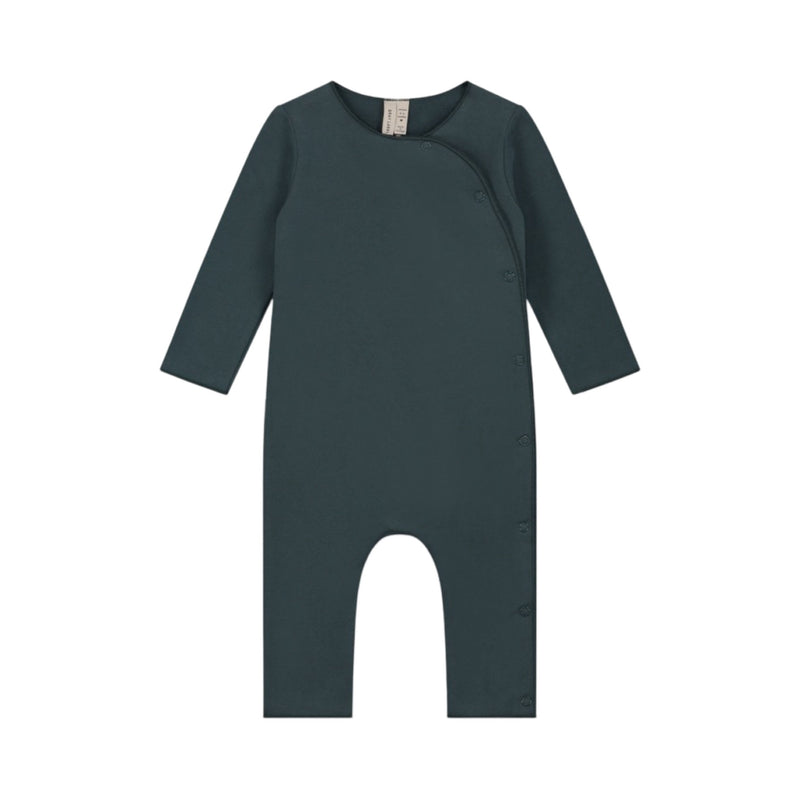 Baby suit with snaps