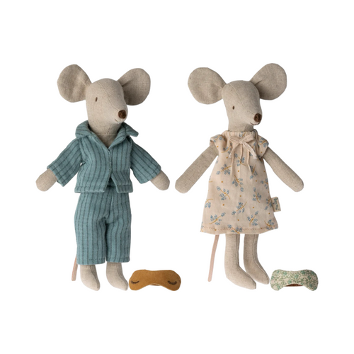 Grandma and grandpa mice in cigarbox