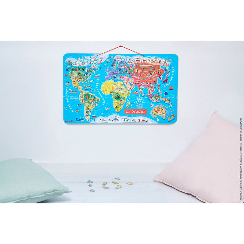 Magnetic world map puzzle